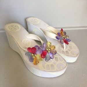 BCBG White Foam Sandals, Size: 9